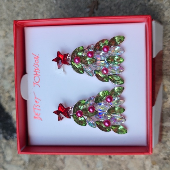 NIB Christmas holiday Betsey Johnson tree earrings rhinestones faux pearls - Picture 1 of 3